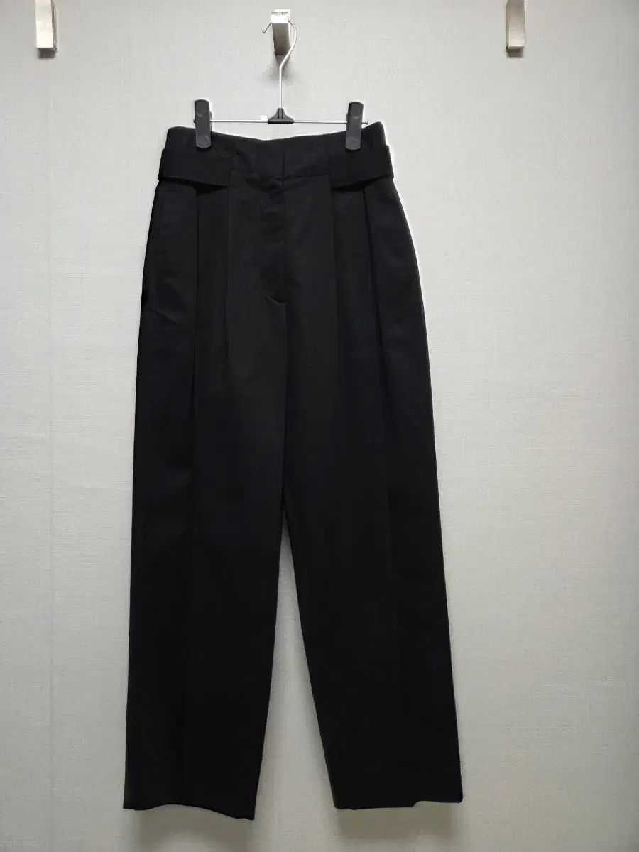 新品) トーテム TOTEME ピンタック パンツ