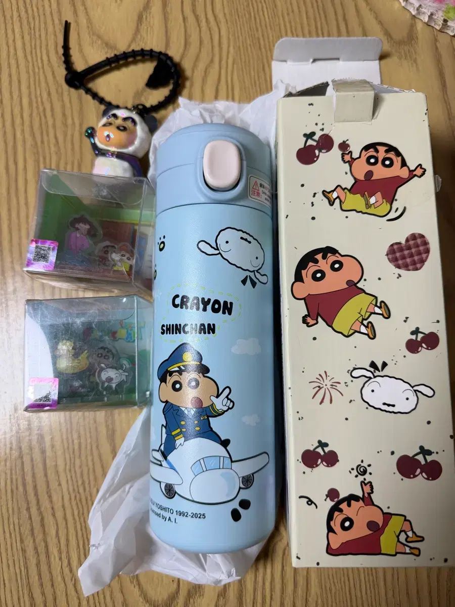 クレヨンしんちゃん グッズ まとめ 出品 / キーホルダー ステンレスボトル フィギュア 新品