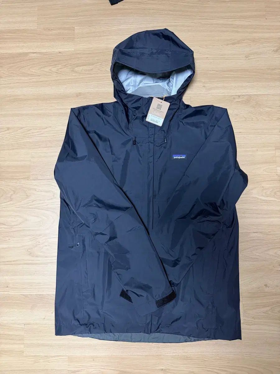 出品 patagonia パタゴニア トレントシェル 3L ウィンドブレーカー ジャケット ブラック Mサイズ