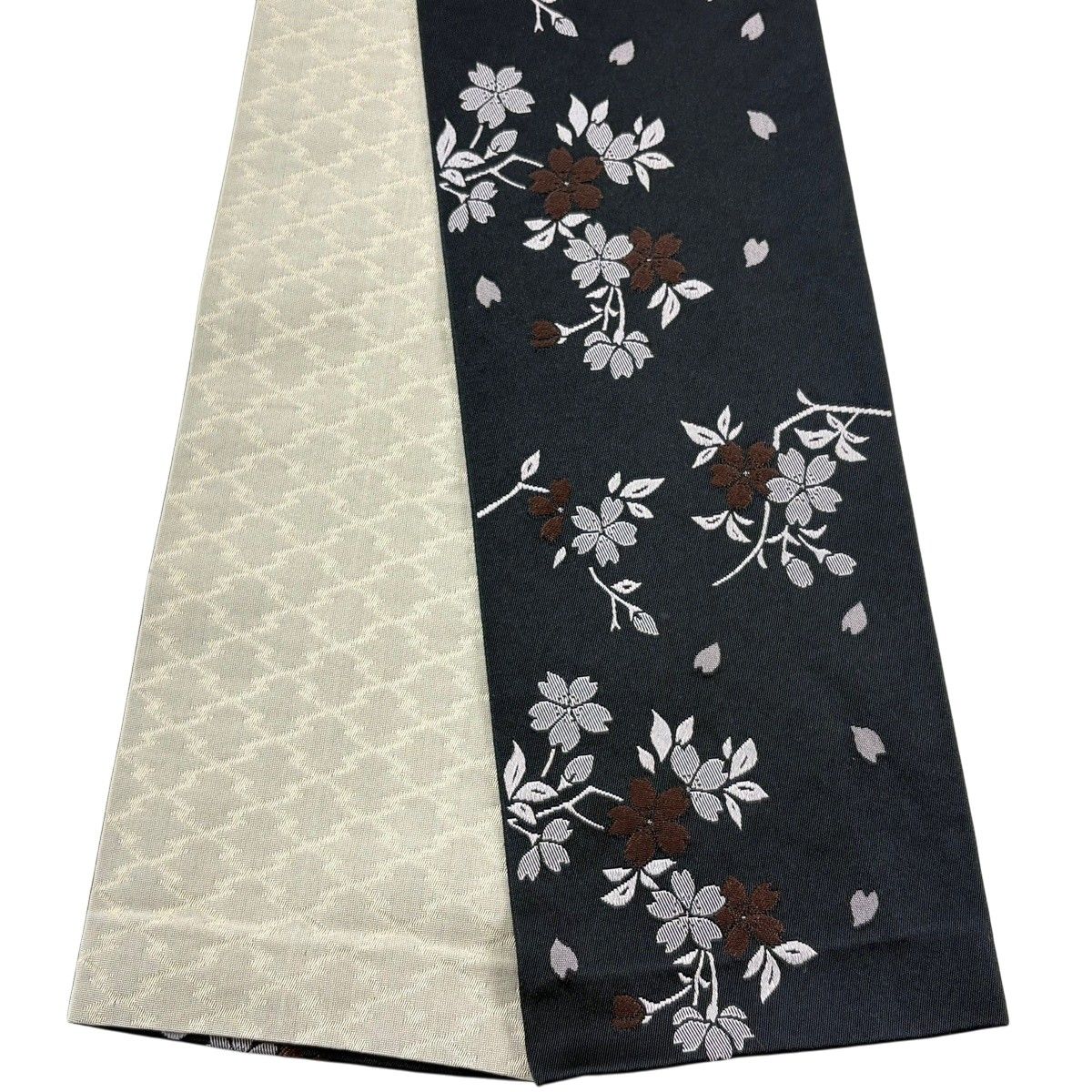 【美品】半幅帯 優品 桜 花びら 黒 化繊 【中古】