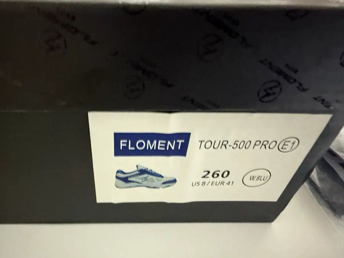 倉庫整理 FLO(フロ)バドミントンシューズ 260サイズ 出品