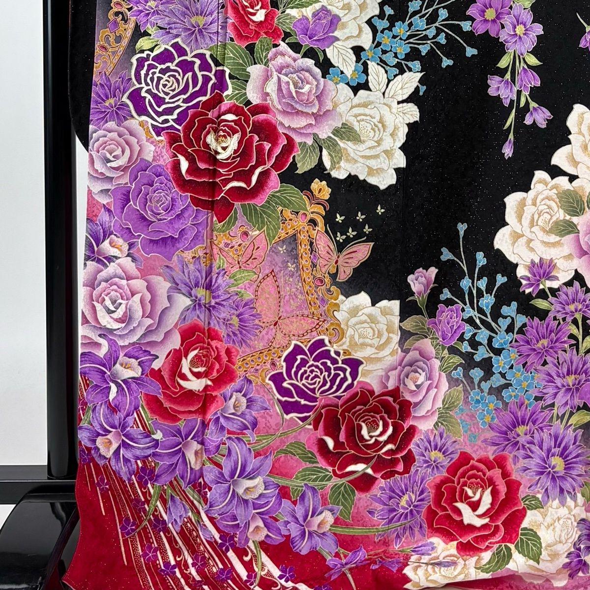 美品】 振袖 身丈174cm 裄丈68.5cm L 袷 薔薇 蝶 銀通し 金彩 黒 正絹