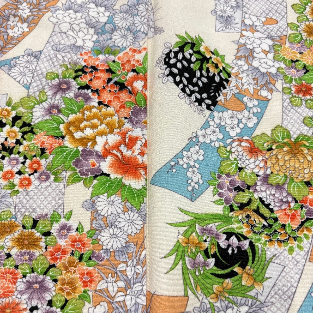 美品】 小紋 身丈157cm 裄丈63.5cm S 袷 草花 短冊 クリーム 正絹 優品 