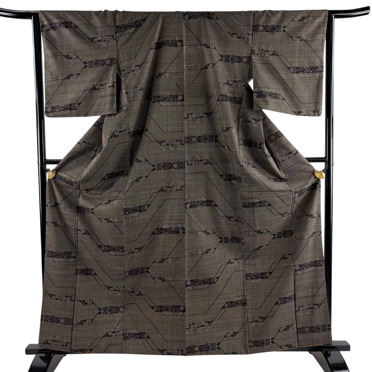 紬 身丈162cm 裄丈65cm M 袷 花唐草 幾何学 焦茶色 正絹 秀品 【中古