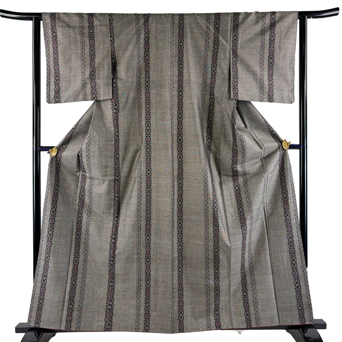 【美品】 紬 身丈160.5cm 裄丈62.5cm S 袷 草花 七宝 焦茶色 正絹 秀品 【中古】