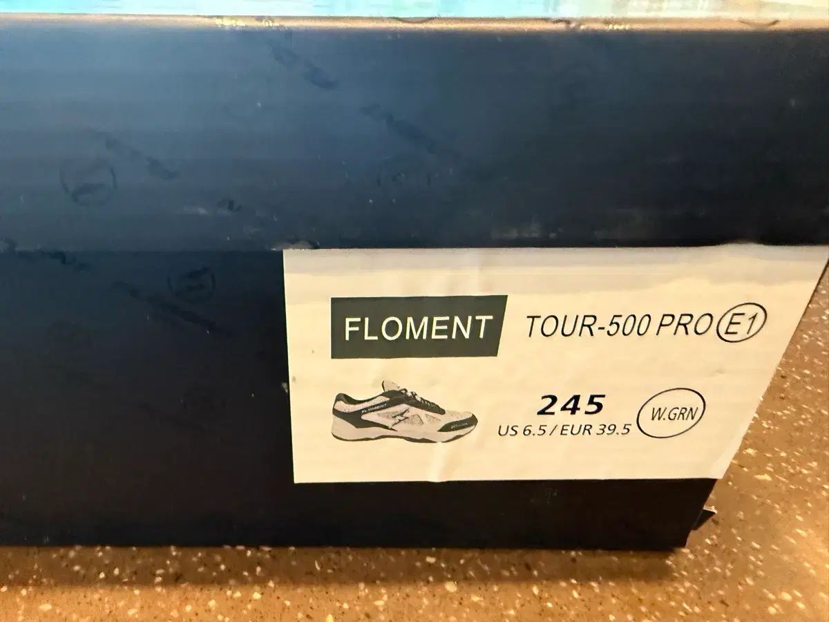 在庫整理 FLO バドミントンシューズ 卓球シューズ サイズ 245 出品