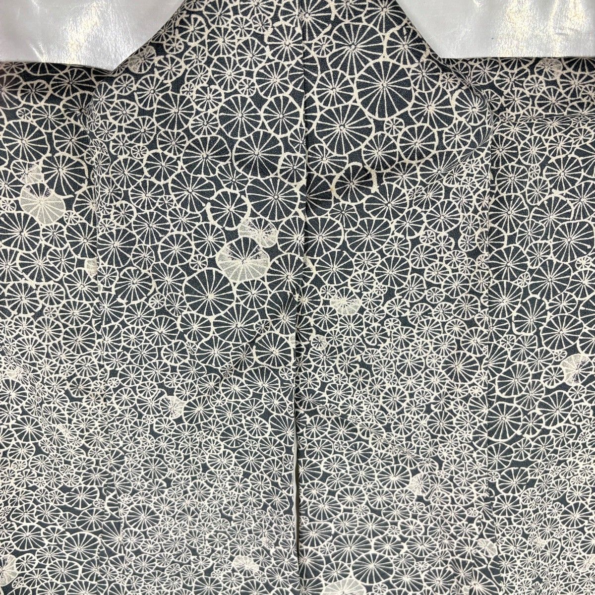 美品】 小紋 身丈152cm 裄丈62cm S 袷 花柄 灰色 正絹 優品 【中古