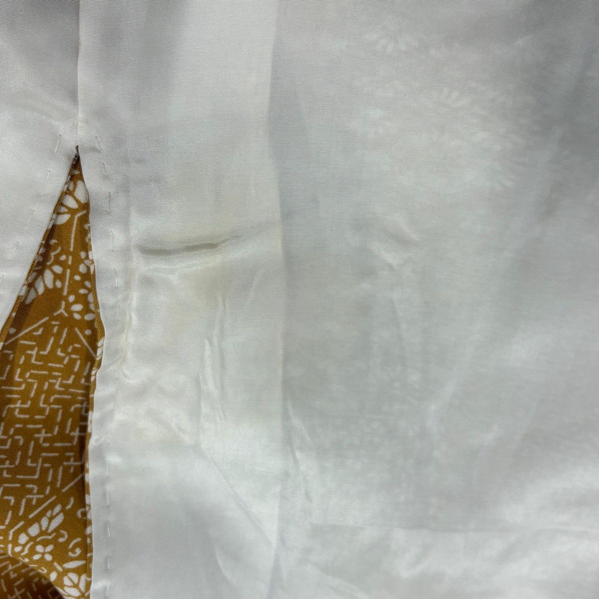 小紋 身丈159cm 裄丈63.5cm S 袷 小花 草花 山吹色 正絹 優品 【中古