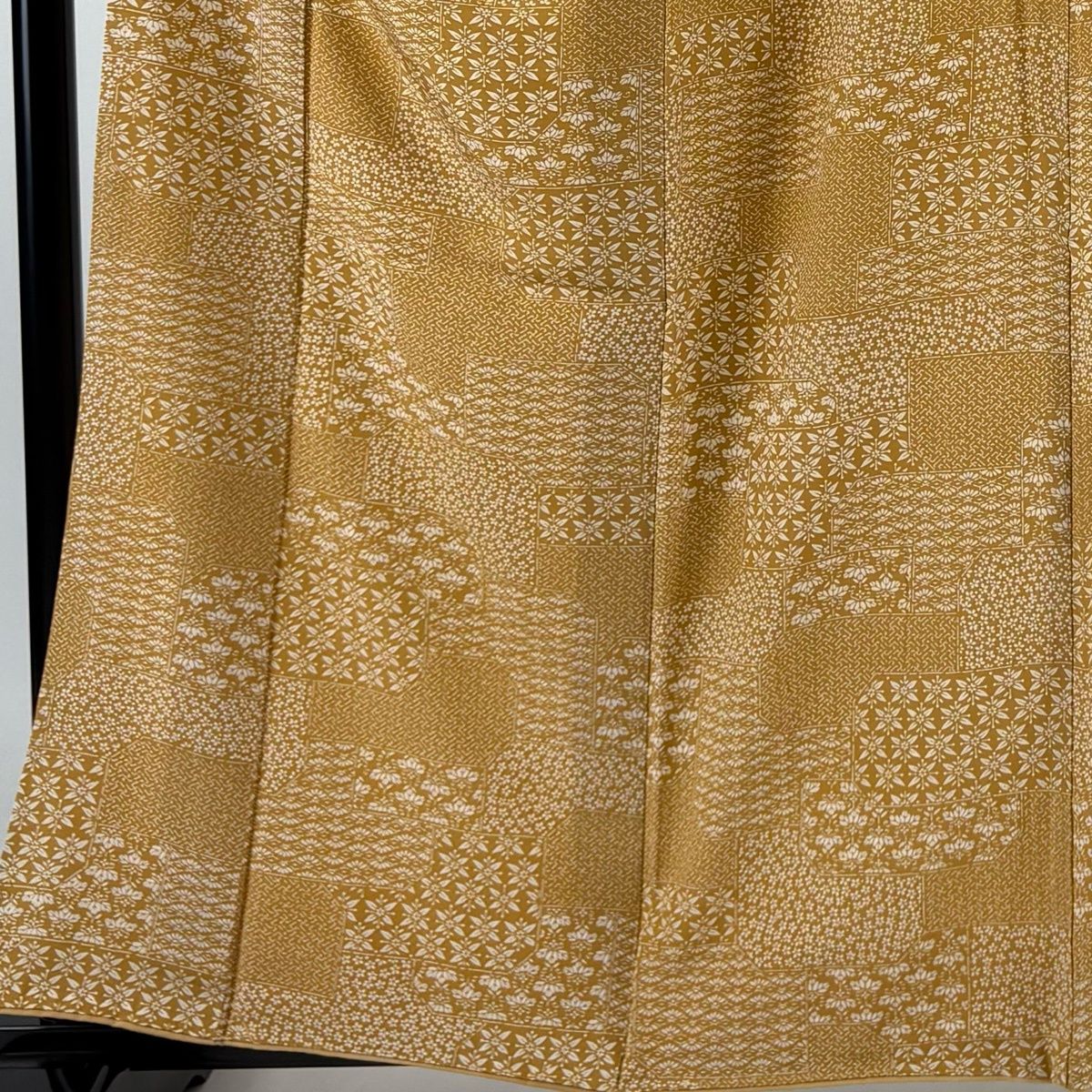 小紋 身丈159cm 裄丈63.5cm S 袷 小花 草花 山吹色 正絹 優品 【中古