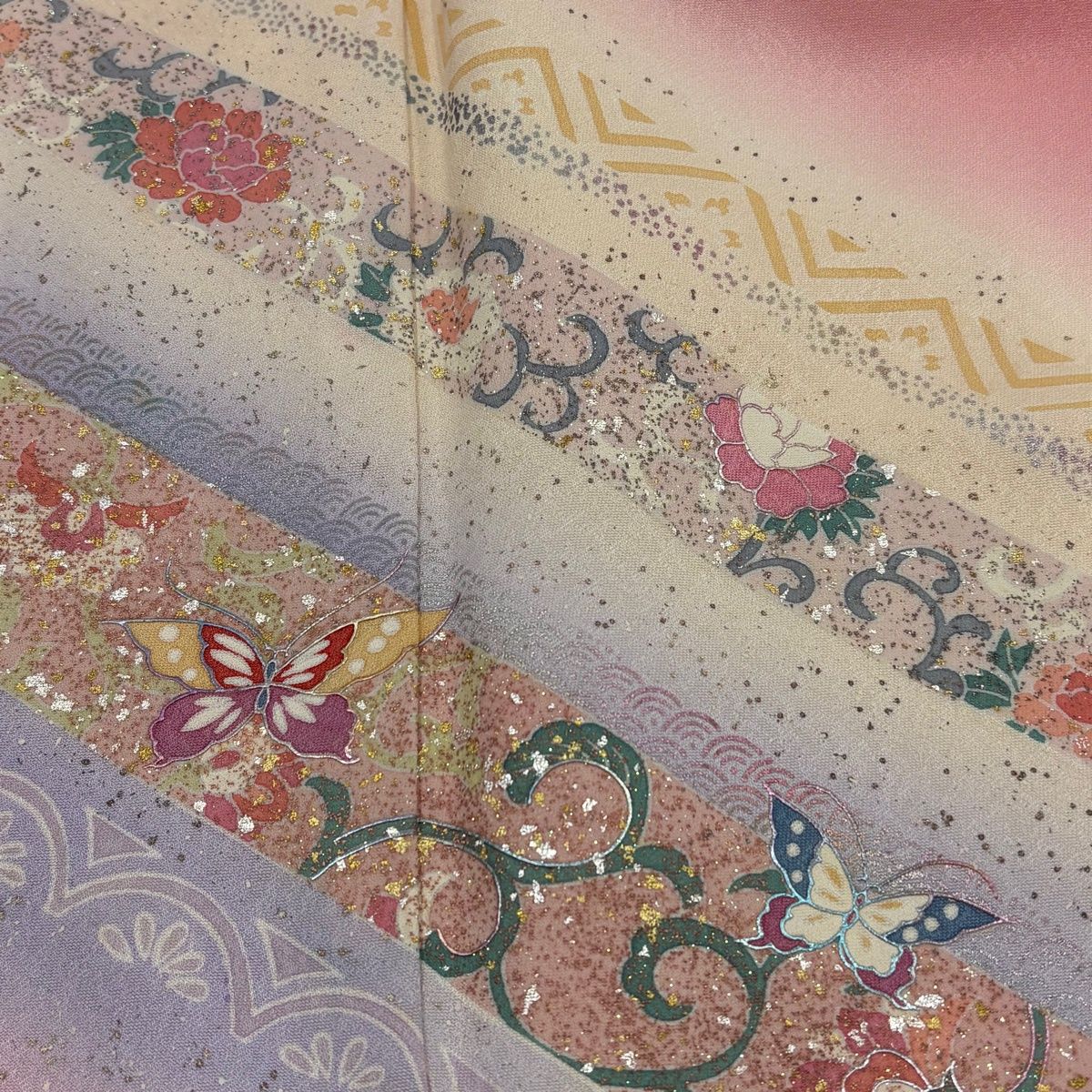 訪問着 身丈157.5cm 裄丈62cm S 袷 蝶 花唐草 金銀彩 染め分け ピンク