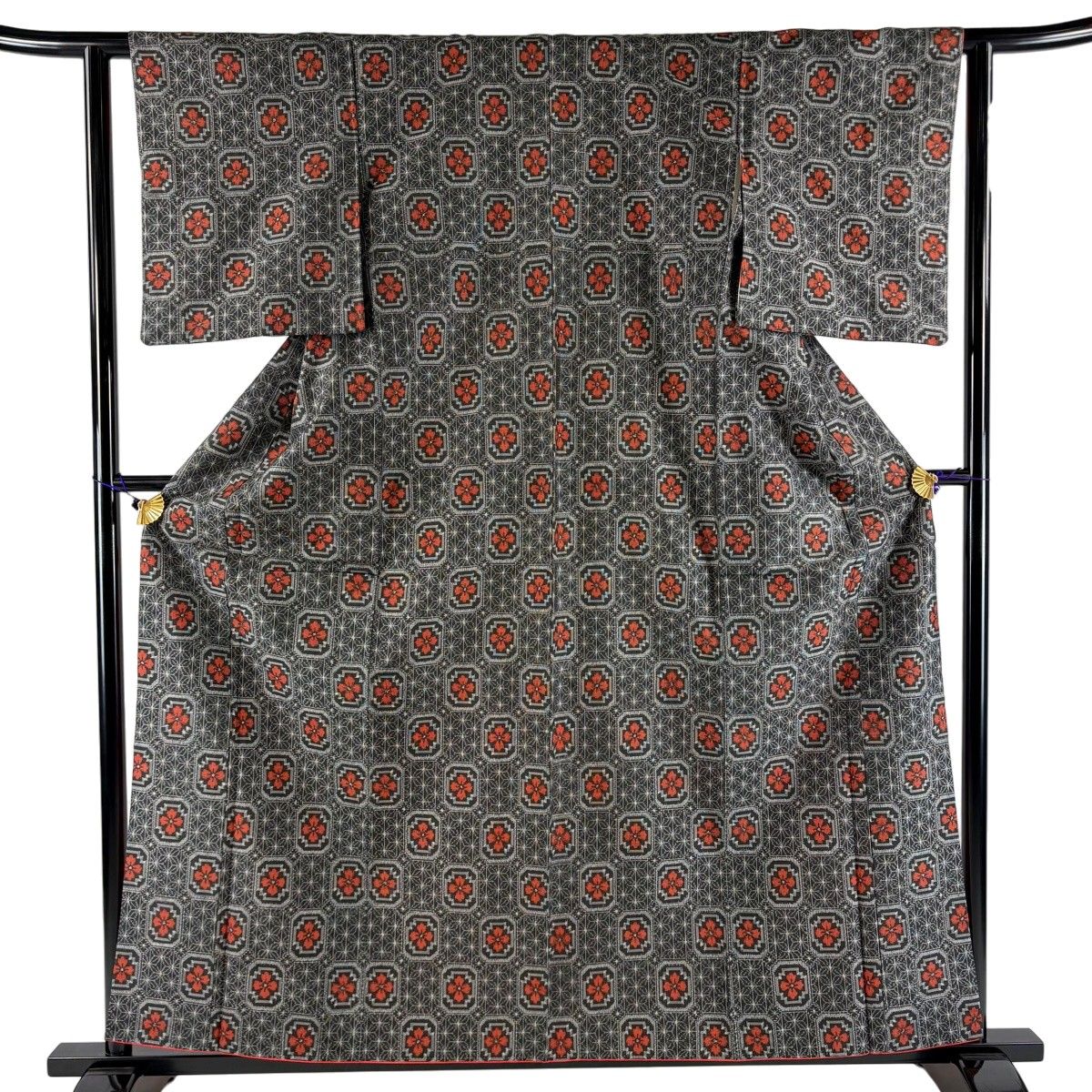 紬 身丈160cm 裄丈60.5cm S 袷 麻の葉 花菱 墨色 正絹 優品 【中古
