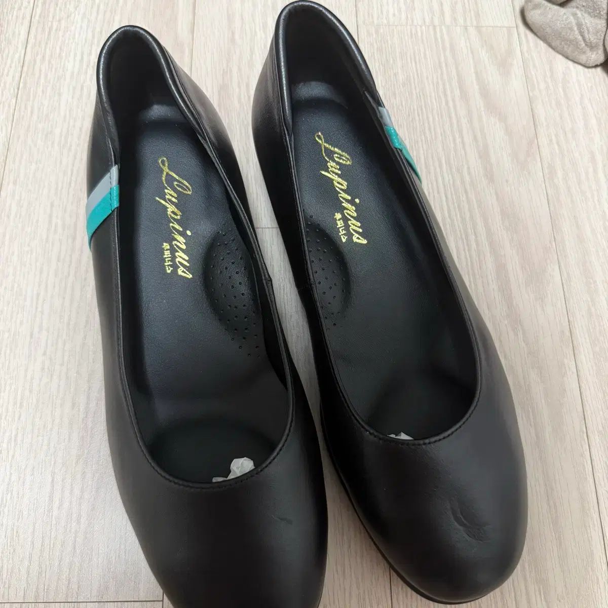 エア ソウル 乗務員 靴 出品 22,471円