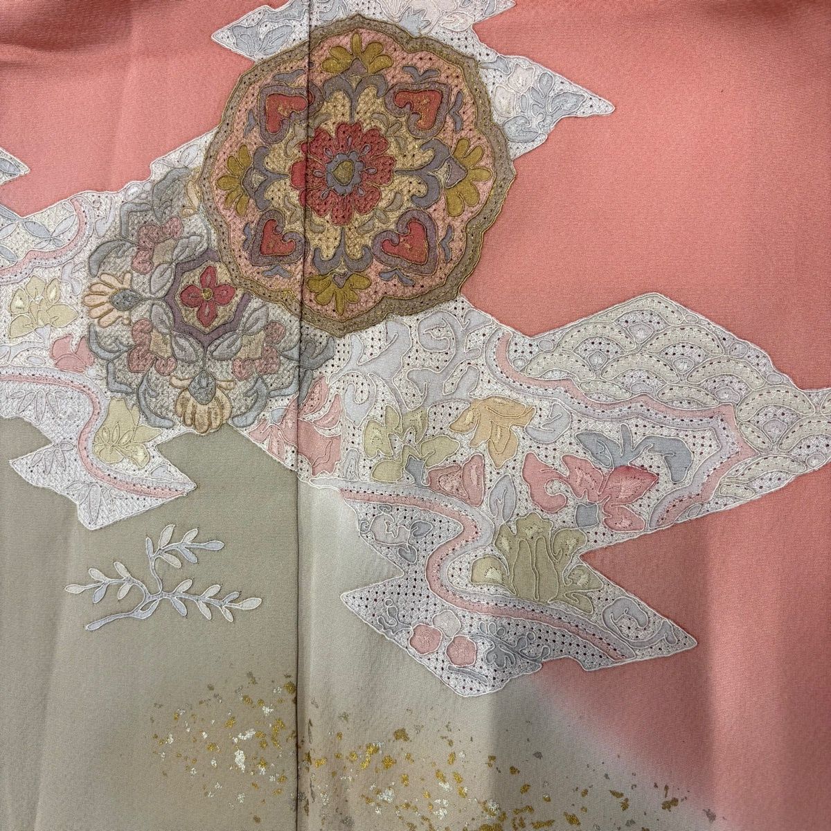 付下げ 身丈156.5cm 裄丈64cm M 袷 華文 霞 金彩 刺繍 ピンク 正絹 秀