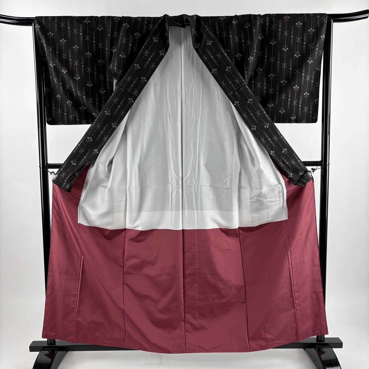 美品】 大島紬 身丈160.5cm 裄丈65.5cm M 袷 純泥染 証紙 縞 草花 焦