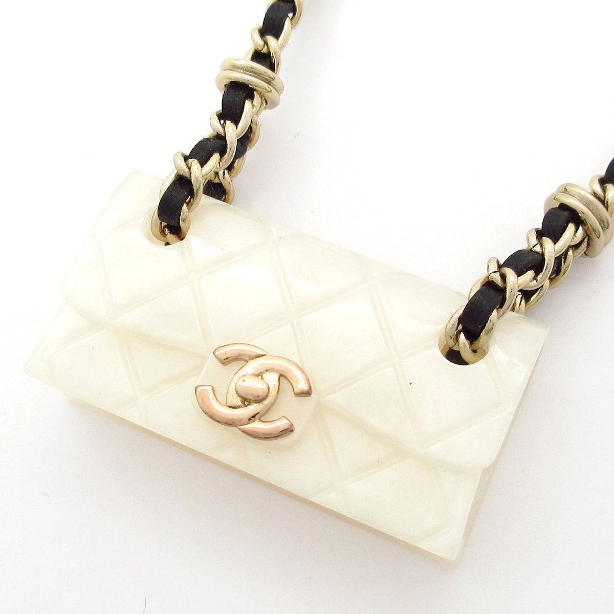 CHANEL(シャネル) ネックレス美品 マトラッセ レザー 白×ゴールド×黒 バッグ