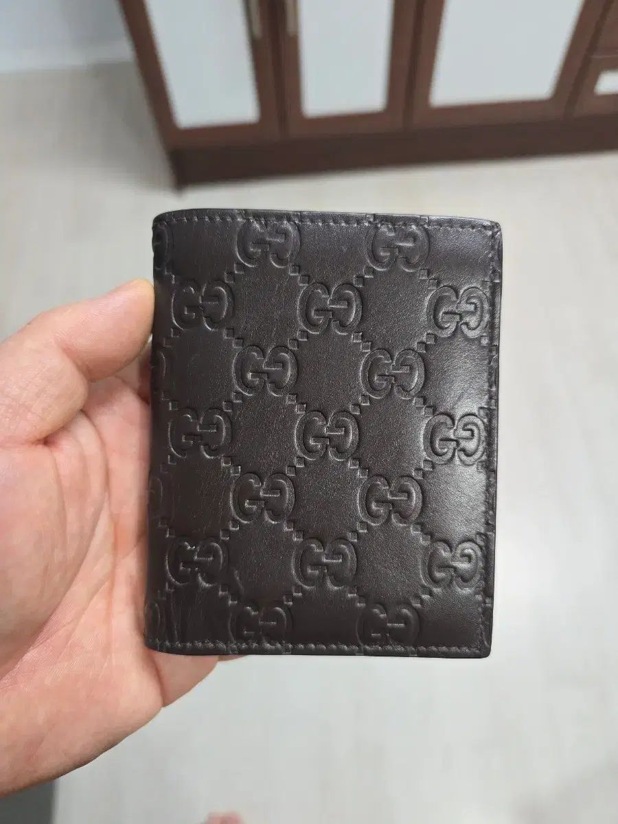 GUCCI グッチ GG ロゴ 二つ折り財布 ブラウン
