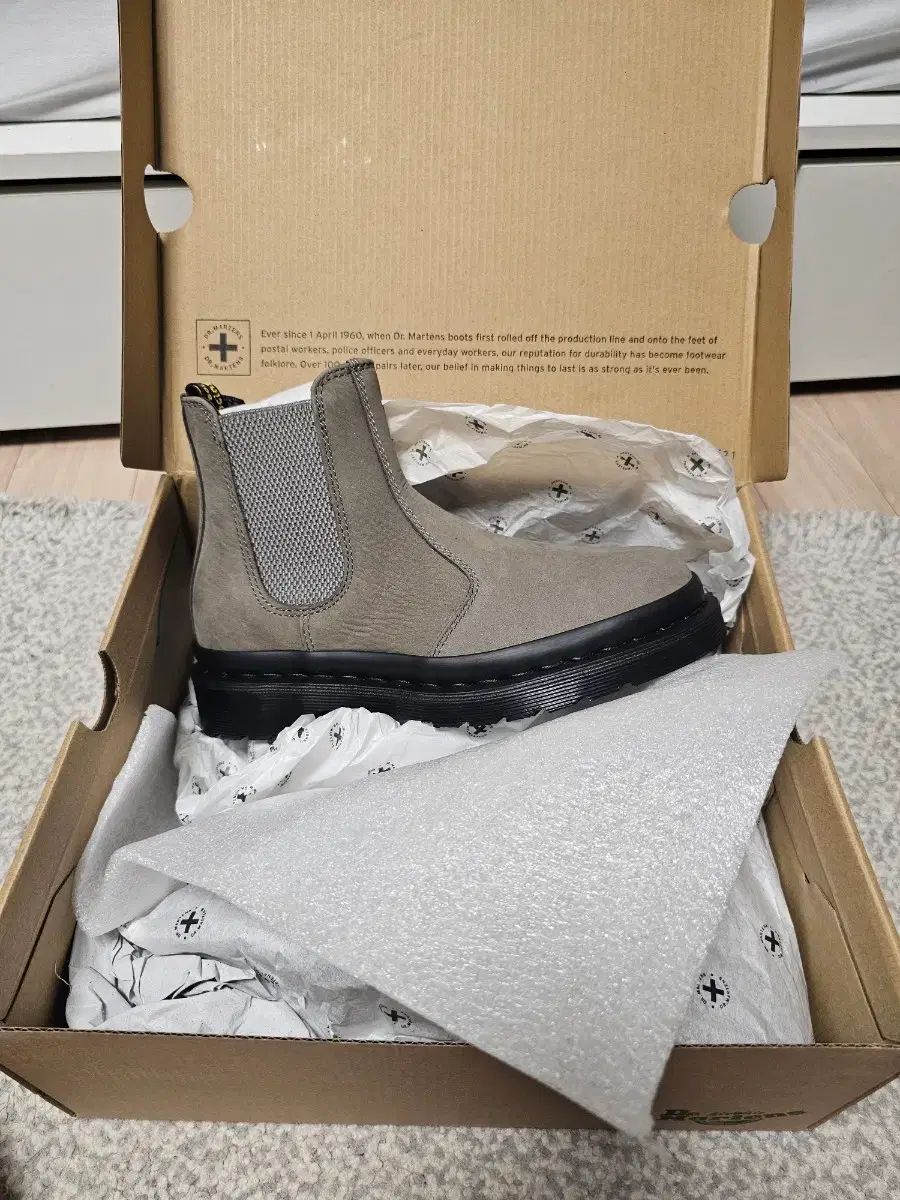 DR. MARTENS ドクターマーチン カーキ グレー チェルシーブーツ DR. MARTENS ドクターマーチン レディース ブーツ DR. MARTENS ドクターマーチン ブーツ チェルシーブーツ