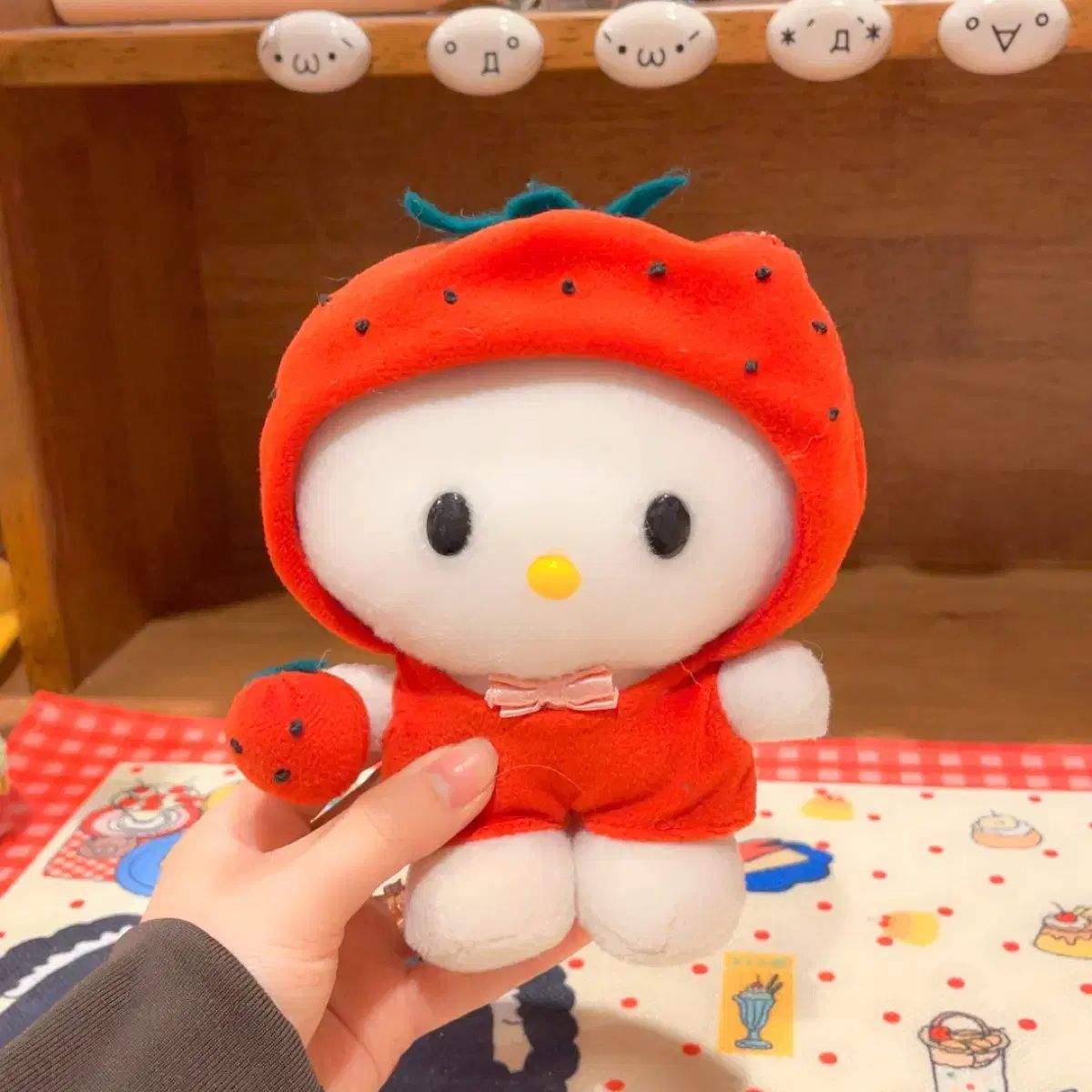 クラシック Sanrio HELLO KITTY いちご ぬいぐるみ 6,913円