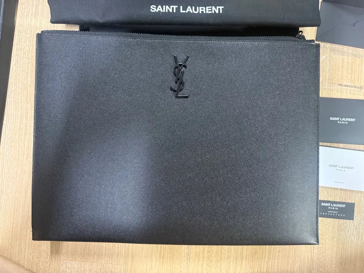 新商品 Saint Laurent サンローラン ブラック ロゴ メンズ クラッチバッグ large