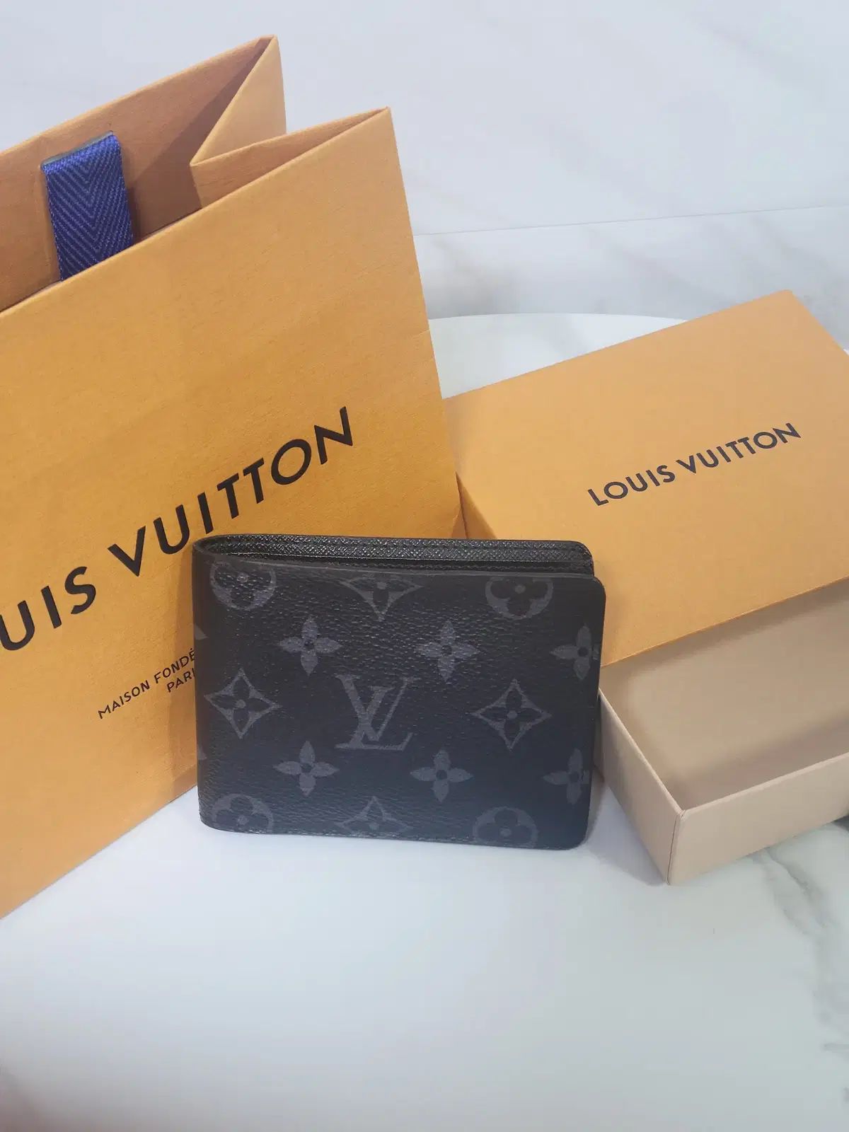 ルイヴィトン モノグラム エクリプス 二つ折り財布