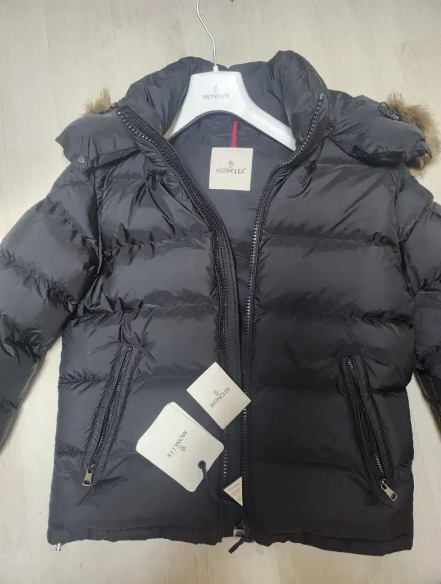 モンクレール マヤフ 新品