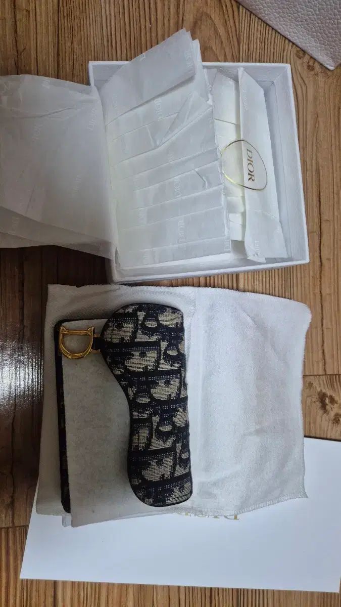正規品) ディオール サドル 財布 出品