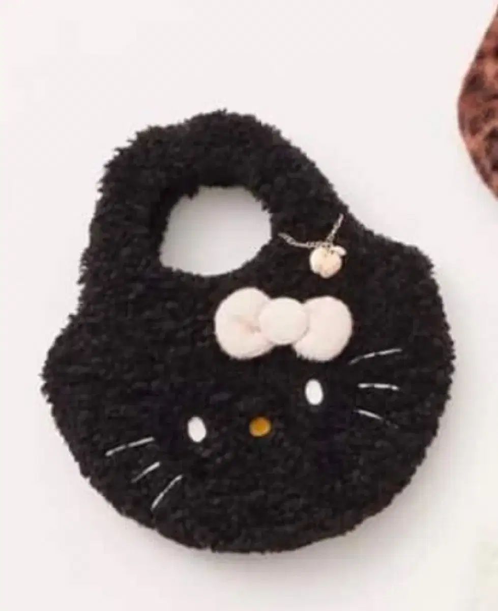 限定モデル オパキュ hello kitty(ハローキティ)バッグ