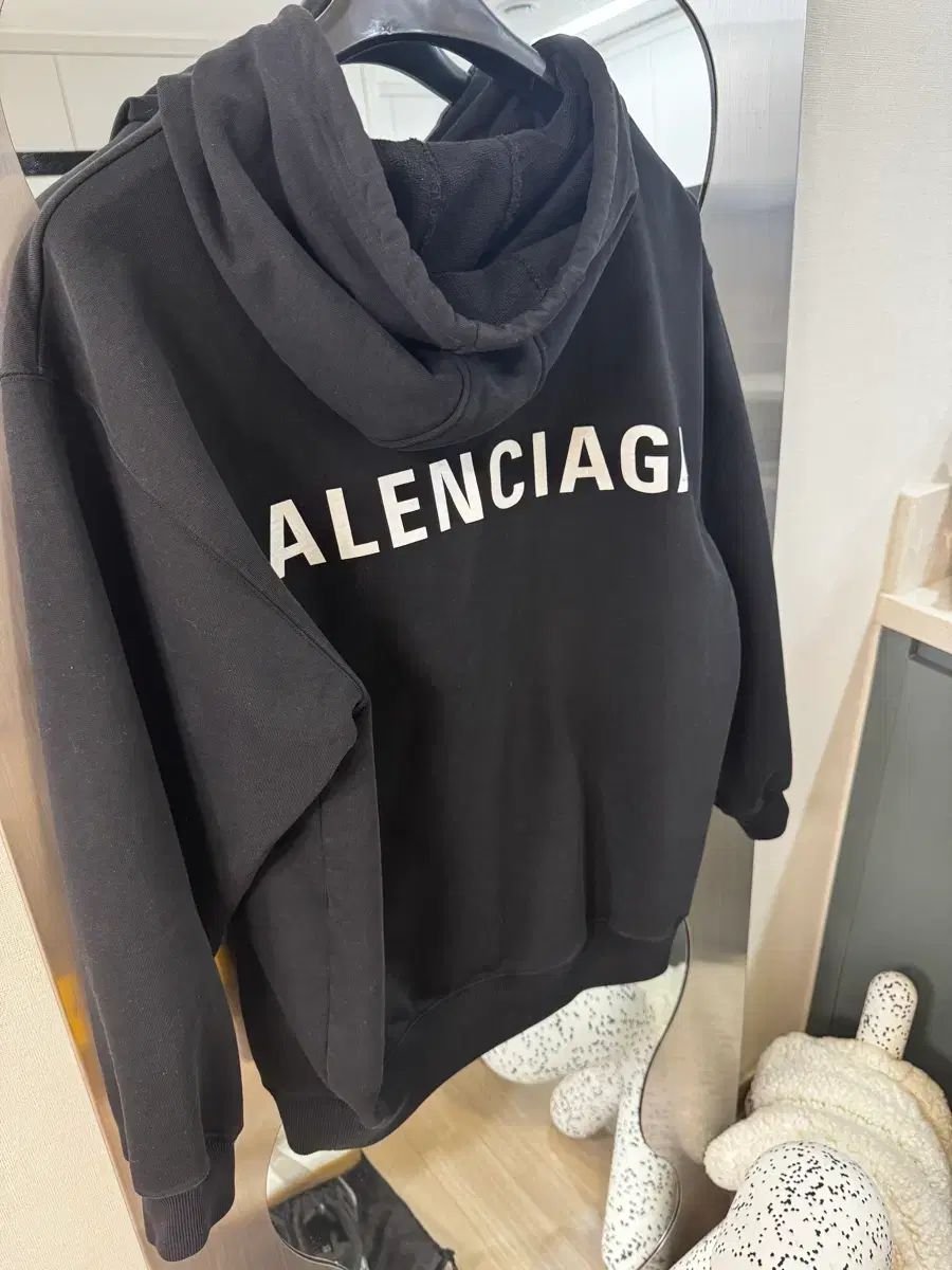 バレンシアガ バックロゴ フーディー