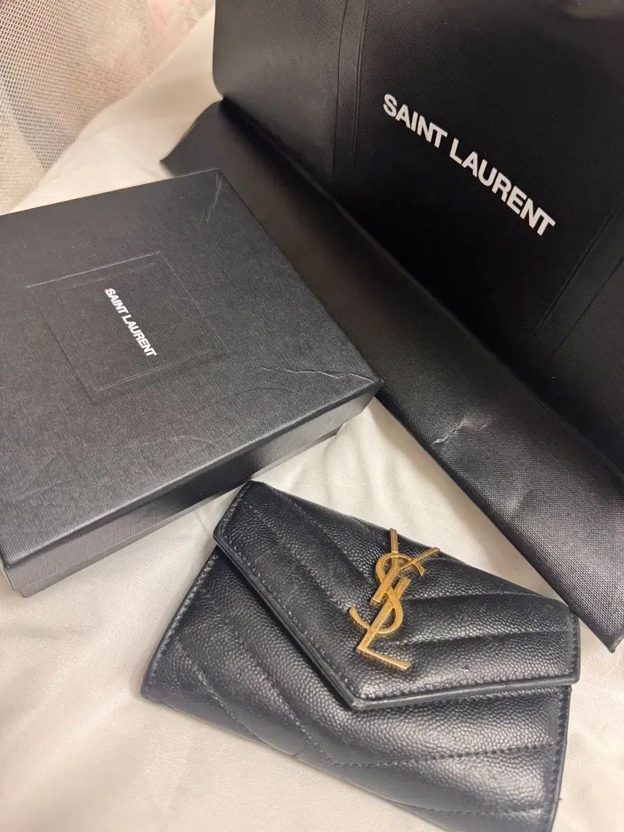 Saint Laurent サンローラン マトラッセ 二つ折り財布 ブラック