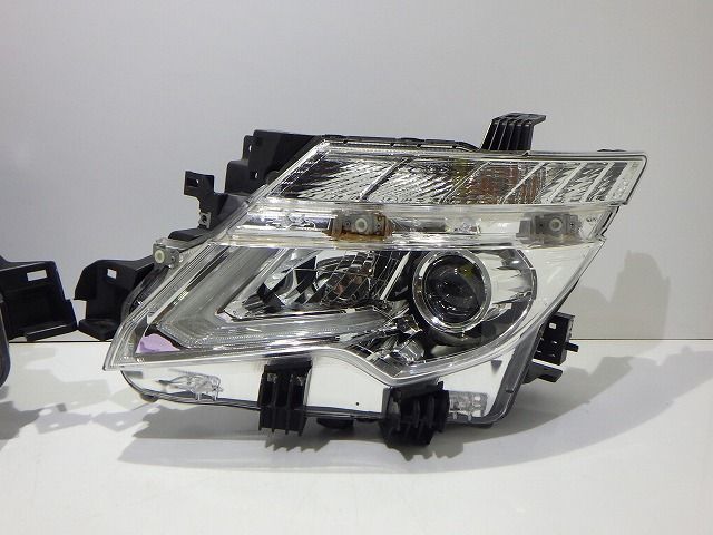 ①エルグランドTNE52 右ヘッドランプ　100-23674 PO エルグランド ヘッドライト左右 LED E52 TNE52 後期 100-23674 PO