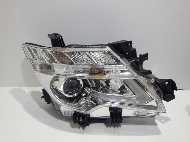 エルグランドTNE52 左ヘッドランプ　100-23674 PO エルグランド ヘッドライト左右 LED E52 TNE52 後期 100-23674 PO