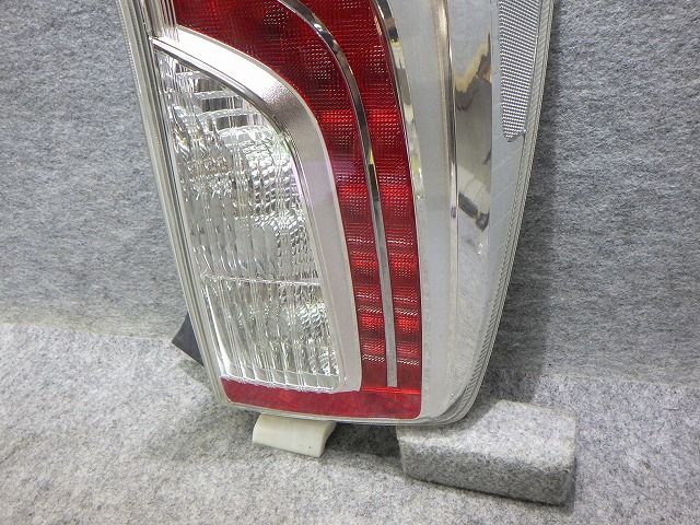 プリウス 右テール ZVW30 後期 47-55 81550-47170 LED球切れ無し
