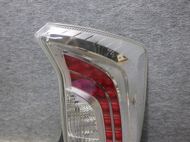 プリウス 右テール ZVW30 後期 47-55 81550-47170 LED球切れ無し