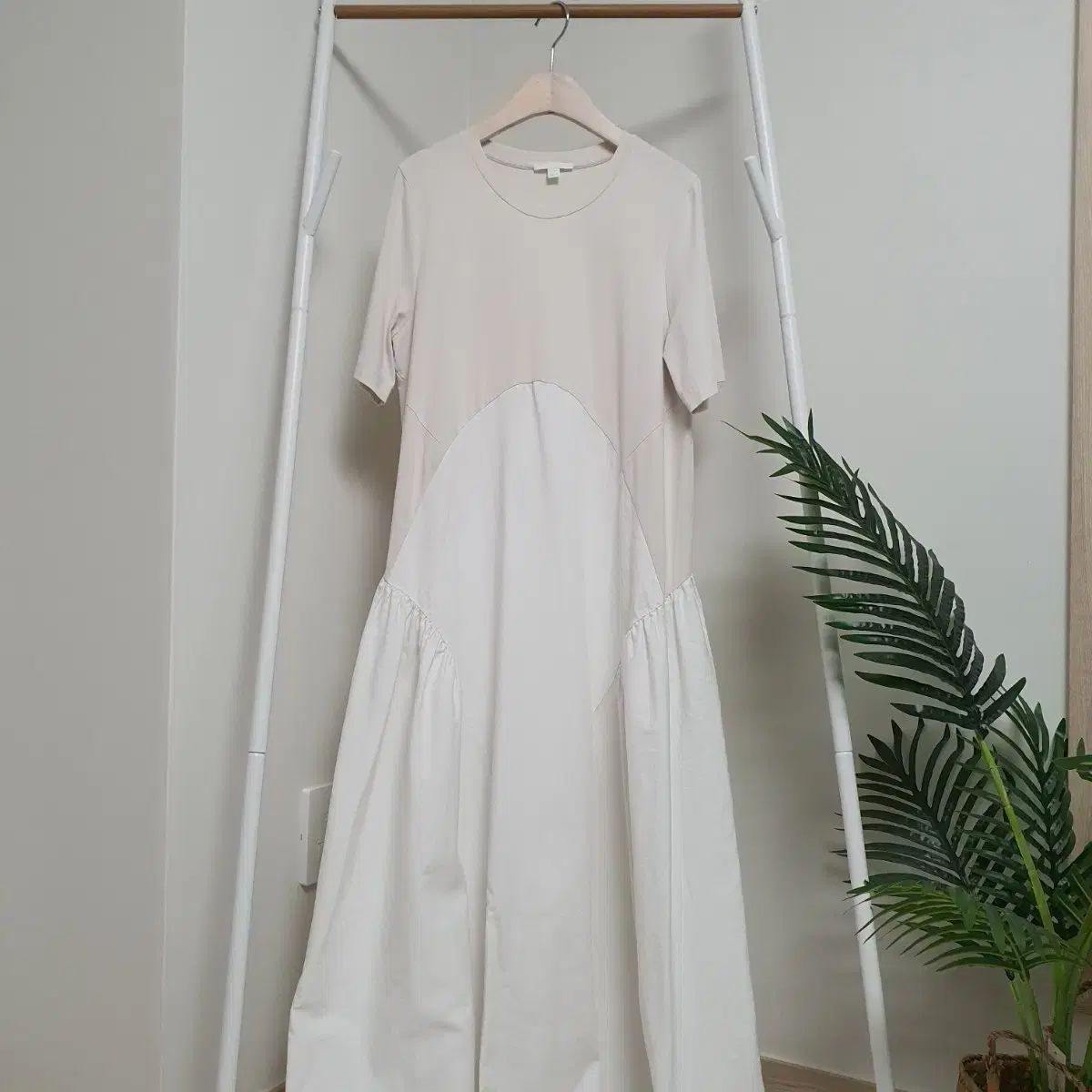 コスcos プリーツ半袖ロング丈ワンピース