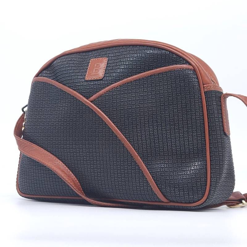 BALLY バリー ショルダーバッグ モノグラム B柄 総柄 エンボス PVC レザー ブラウン ブラック 黒 ヴィンテージ オールドバリー ポシェット 斜め掛け 肩掛け 3段階調節 レトロ クラシック カジュアル デイリー 旅行 サブバッグ 鞄