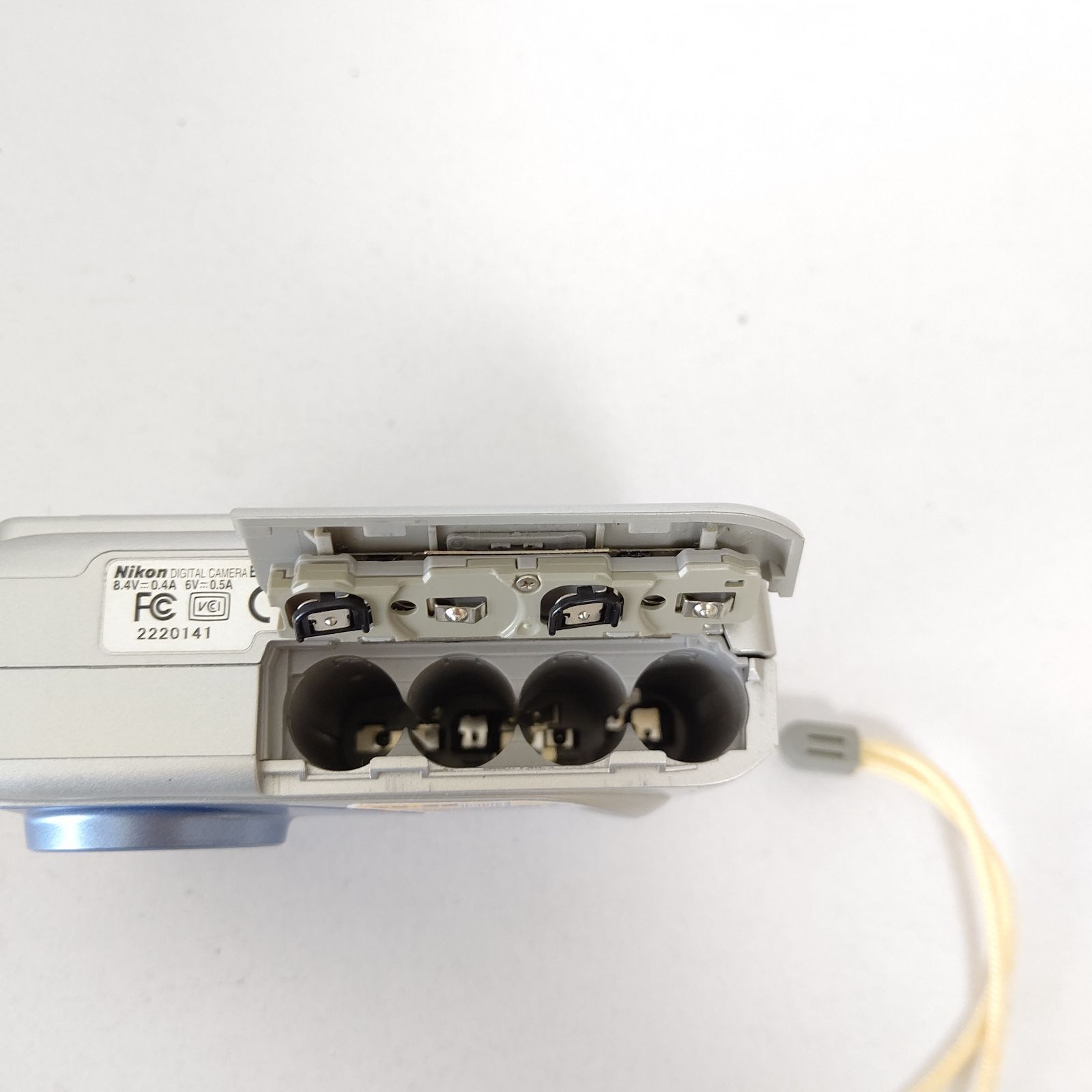 美品　ニコン　デジタルカメラ　クールピクス　2000 セット　コンデジ 乾電池 美品 ニコン デジタルカメラ クールピクス 2000 セット コンデジ 乾電池