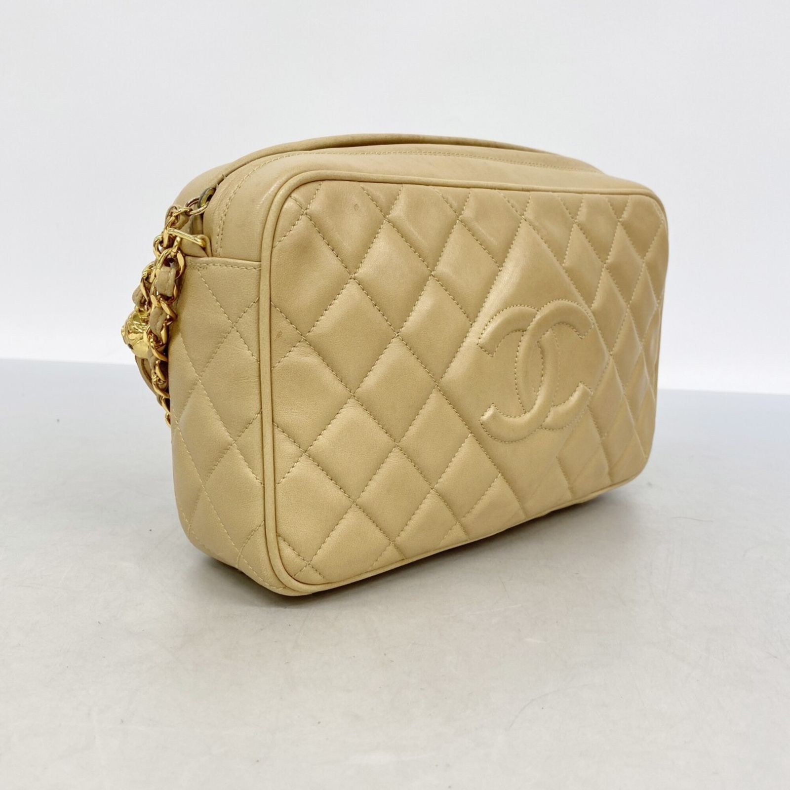 CHANEL ベージュ ロゴ入り シャネル　ラムスキン シャネル(Chanel) シャネル ショルダーバッグ マトラッセ 付きチェーン