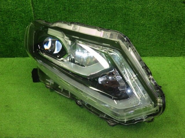 ジャンク品扱い　部品取りに　エクストレイル DBA-NT32 右ヘッドランプASSY コイト 100-17942 LED 26010-4CA6D 26010-4CA5C 9287