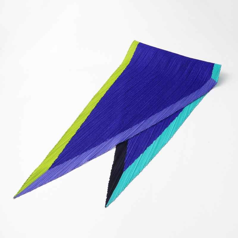 美品⭐︎PLEATS PLEASE ISSEY MIYAKE プリーツスカーフ プリーツプリーズ PLEATS PLEASE イッセイミヤケ ISSEY MIYAKE