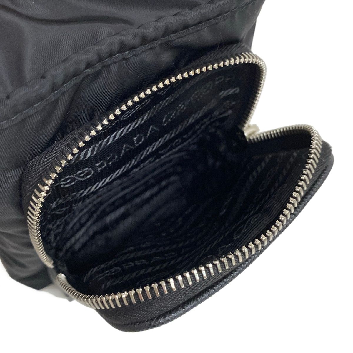 PRADA(プラダ) ショルダーバッグ美品 Re-Nylon スマートフォンケース 
