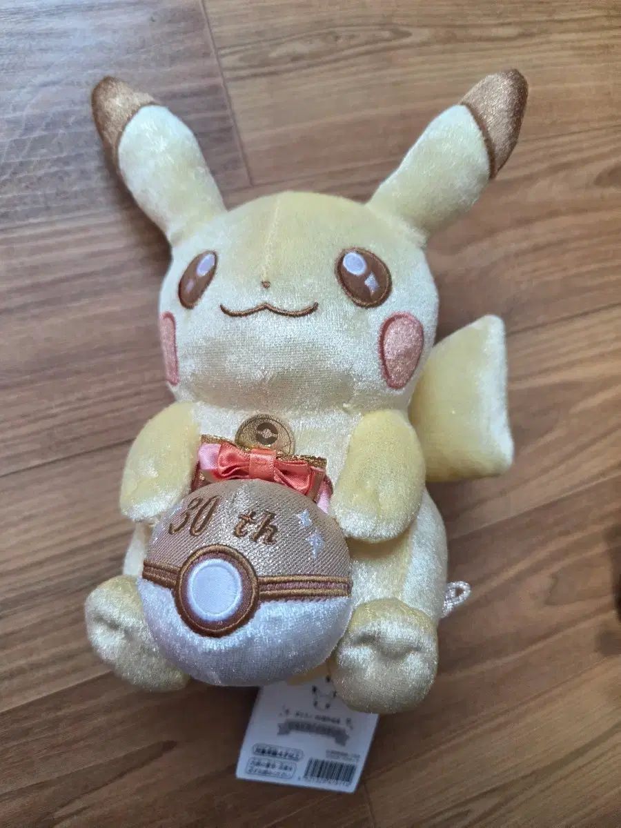 黄金ピカチュウ 黄金チュウ 30周年 ピカチュウ ポケットモンスター ぬいぐるみ