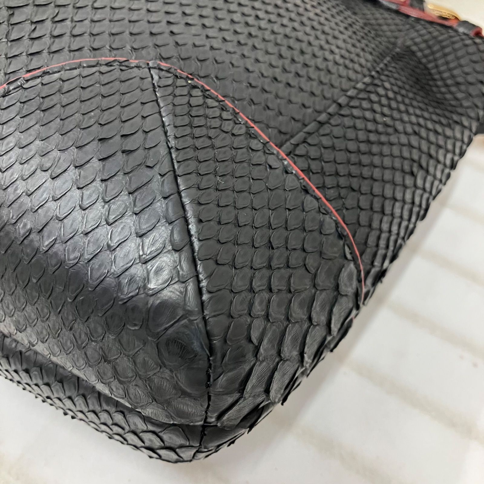 Y3791 美品 COCOCELUX GOLD ココセリュックス パイソン 2WAY 
