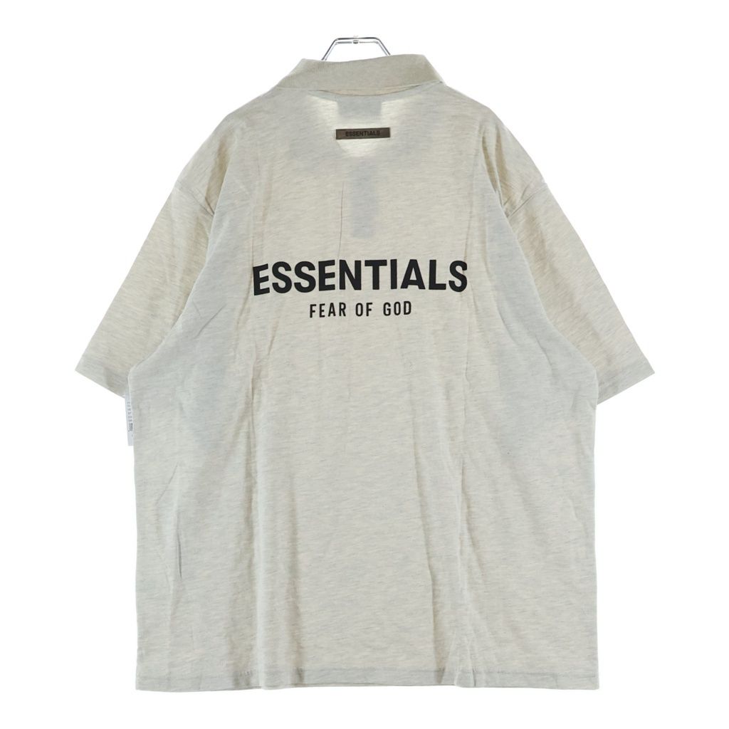 FEAR OF GOD ESSENTIALS (フィアオブゴッド エッセンシャルズ) S/S POLO SHIRT バックラバーロゴ 半袖ポロシャツ グレージュ
