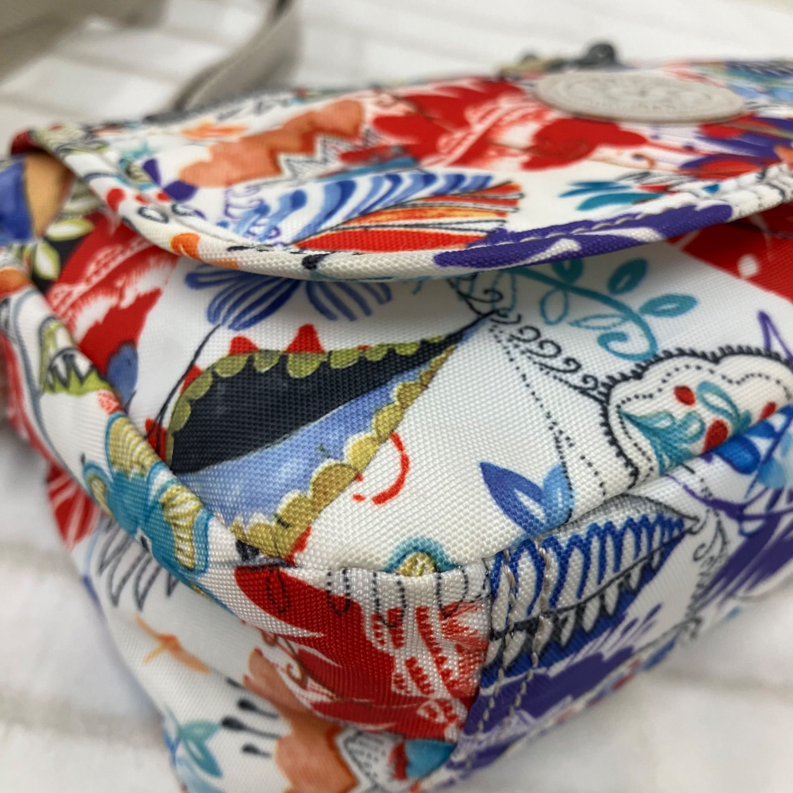 3649 KIPLING キプリング ショルダーバッグ 斜めがけ 紐調節可能 花柄 