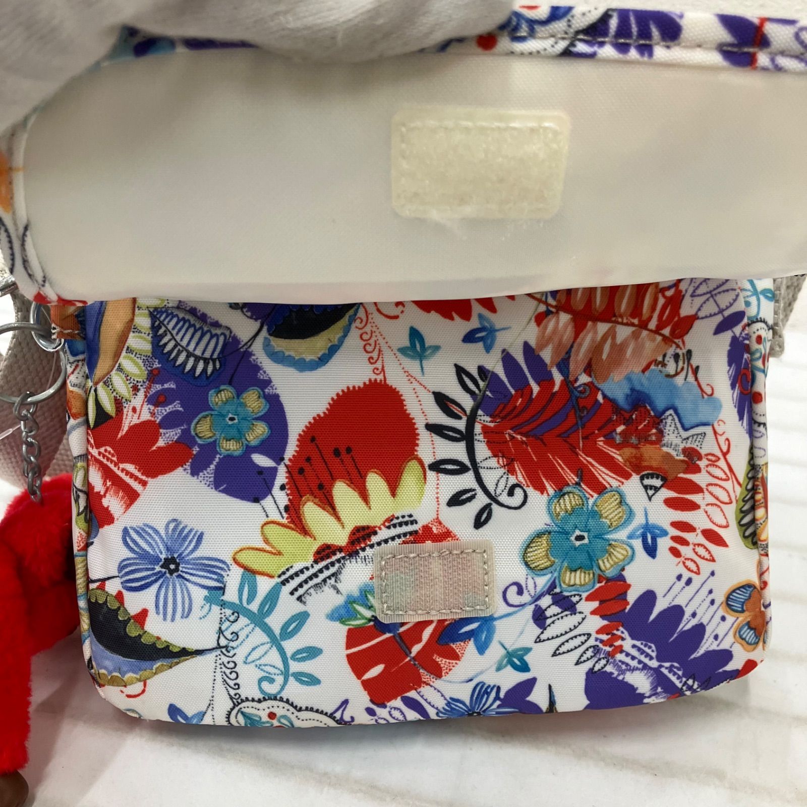 3649 KIPLING キプリング ショルダーバッグ 斜めがけ 紐調節可能 花柄 