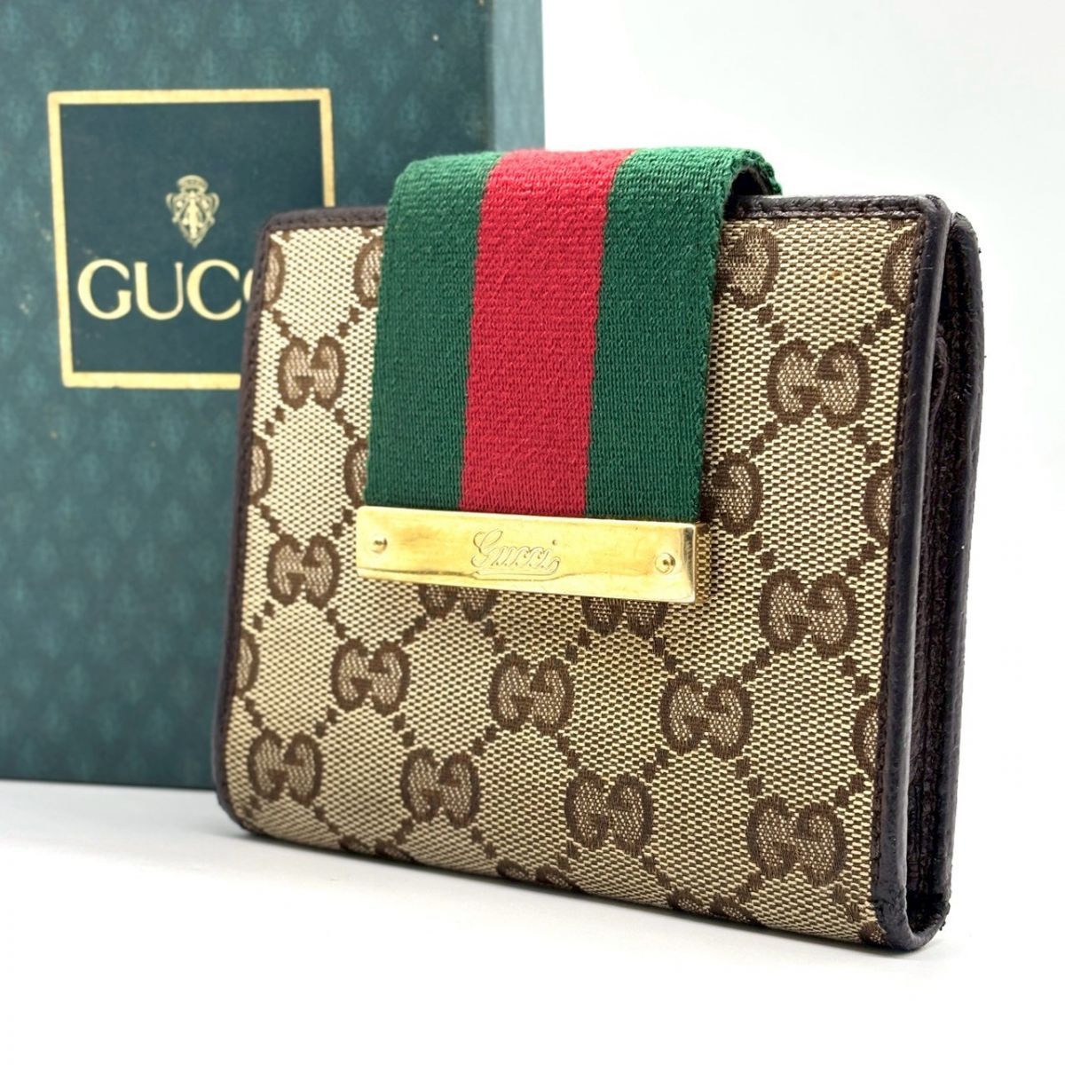 【日常に、静かなラグジュアリーを】　GUCCI　二つ折り財布 シェリーライン GGキャンバス ゴールド金具 コンパクトウォレット　ブラウン