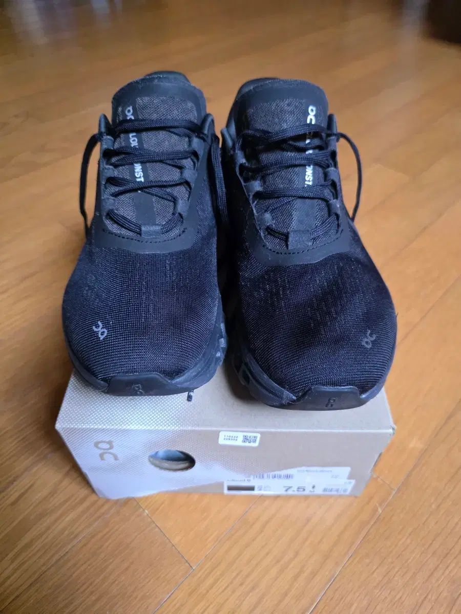 on ランニングシューズ 255サイズ 18,882円