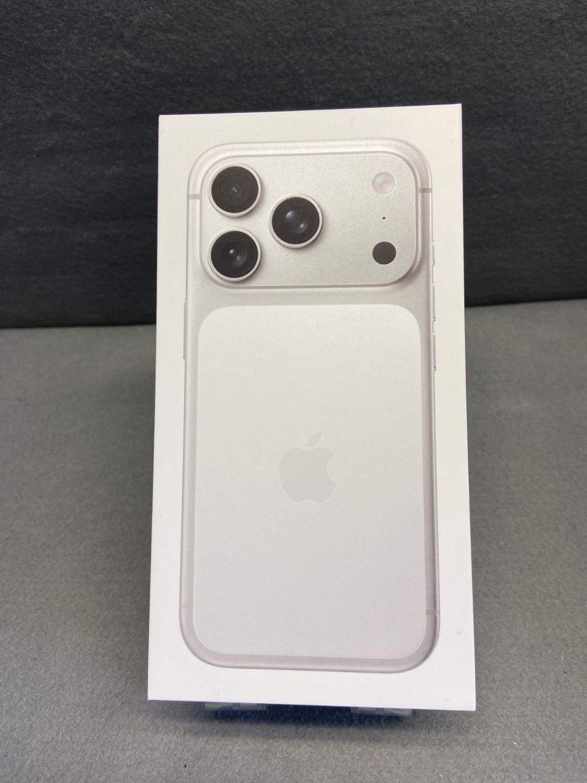 新品未開封 Appleストア版 SIMフリー iPhone17 Pro 256GB シルバー色