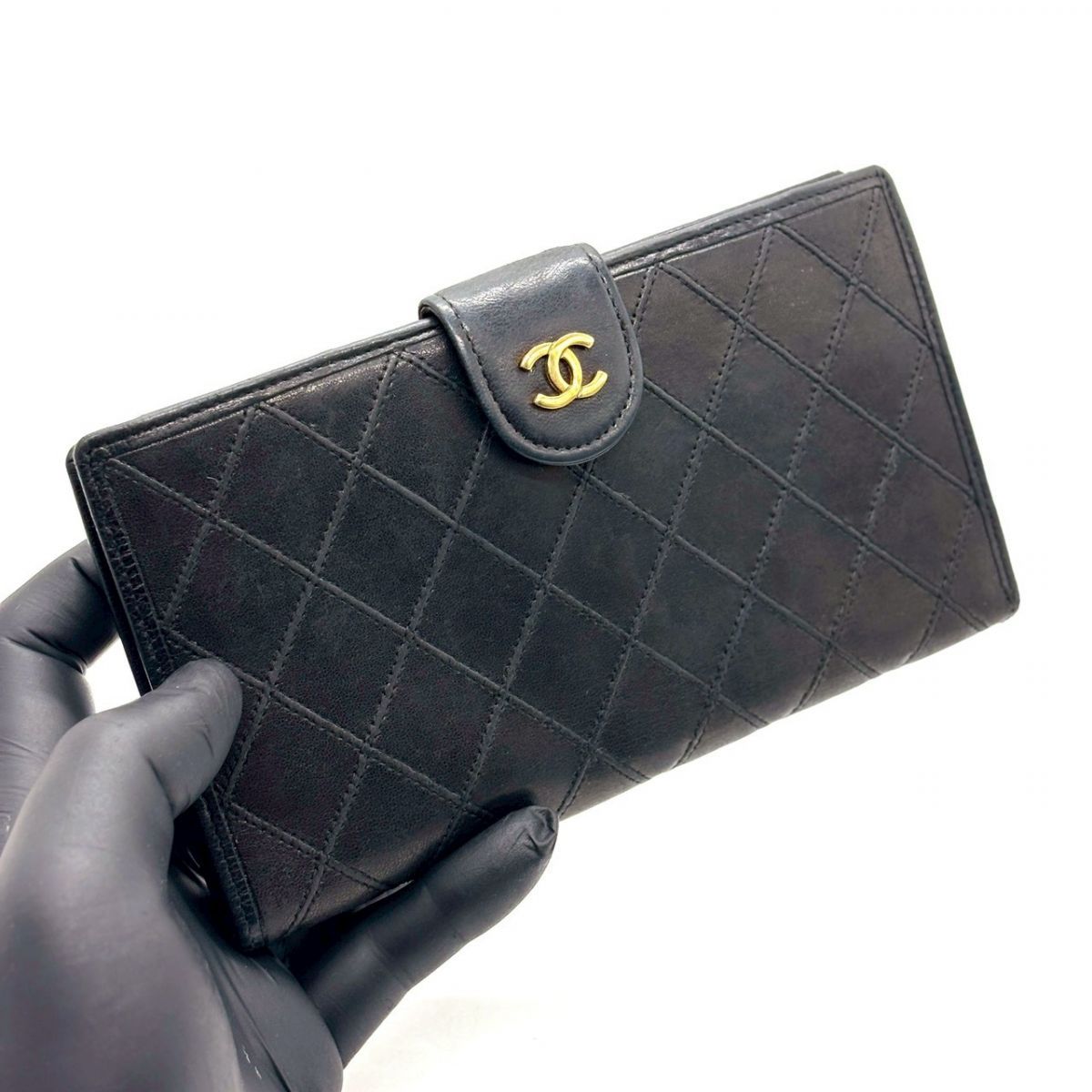 静寂に滲む気品】 CHANEL 長財布 マトラッセ ココマーク ビコローレ
