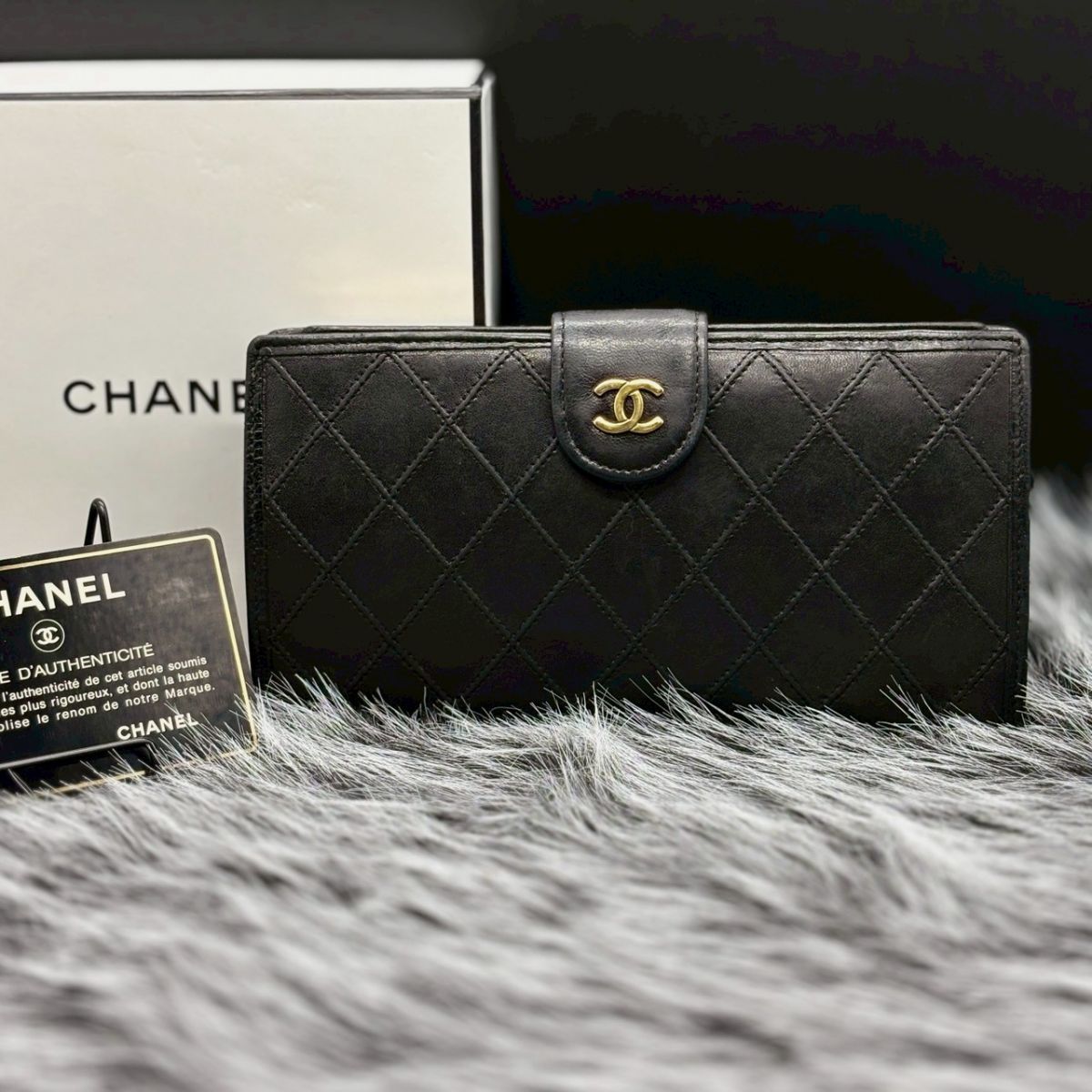 CHANEL シャネル 長財布 マトラッセ ココマーク キルティング ビコローレ 静寂に滲む気品】 CHANEL 長財布 マトラッセ ココマーク ビコローレ